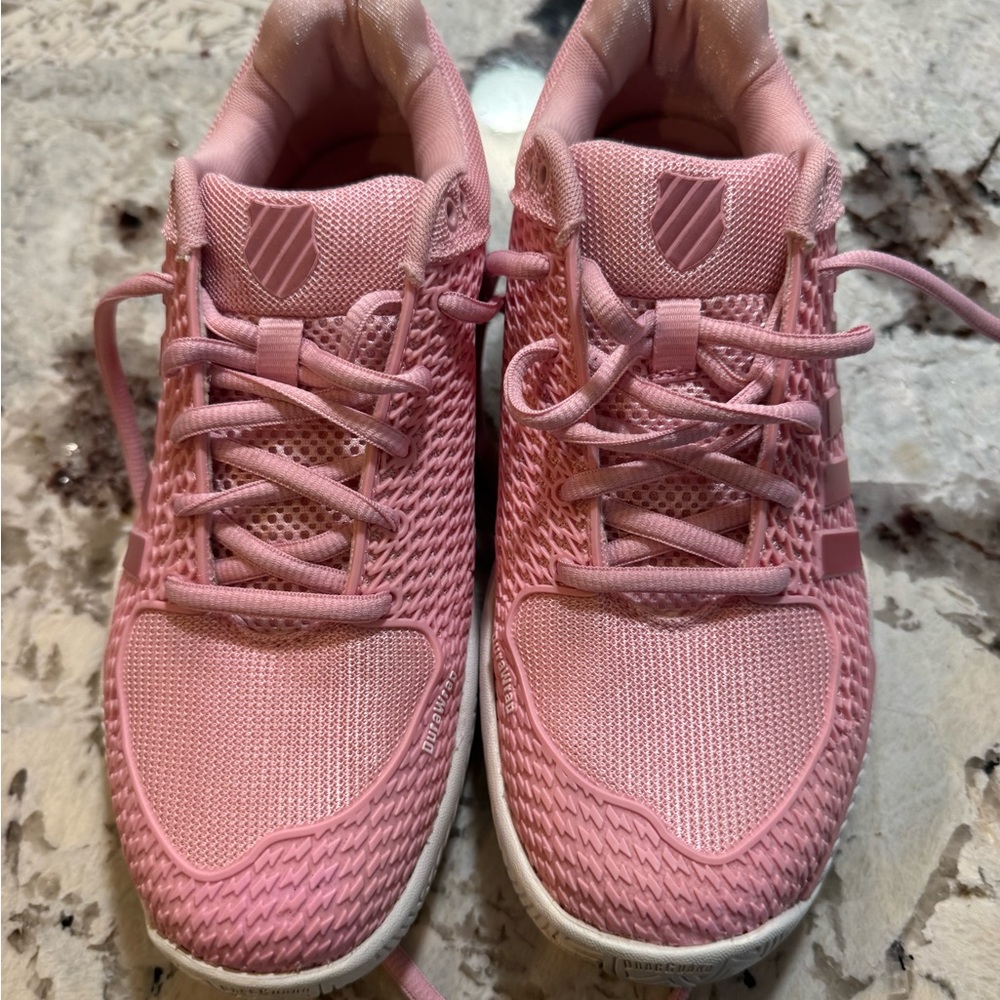 K-Swiss women's pink pickleball shoes, size 7.5